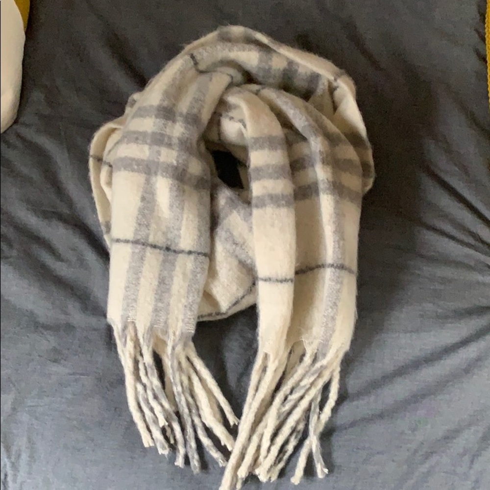 Aerie Super Soft Cream and Gray Plaid Scarf